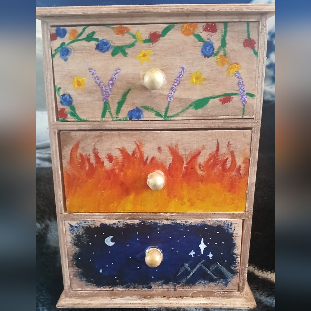 ACOTAR dresser